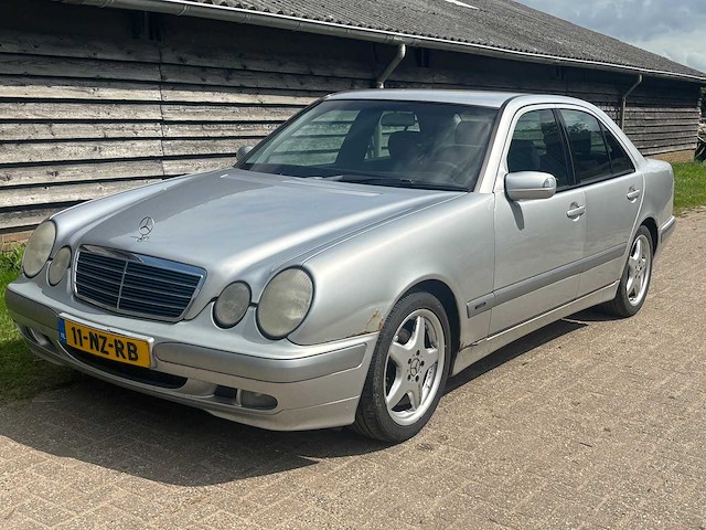 Mercedes-benz - e-klasse - 200 classic - car - 2000 - afbeelding 1 van  17