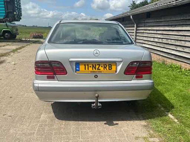 Mercedes-benz - e-klasse - 200 classic - car - 2000 - afbeelding 12 van  17