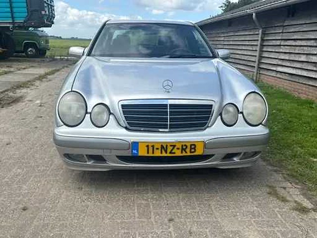 Mercedes-benz - e-klasse - 200 classic - car - 2000 - afbeelding 14 van  17