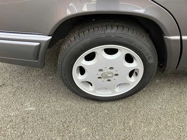 Mercedes-benz - e-klasse - 200 elegance - personenauto - afbeelding 10 van  18