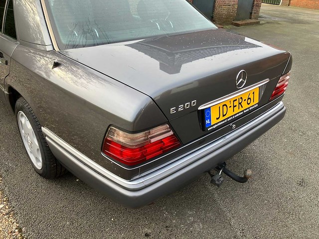 Mercedes-benz - e-klasse - 200 elegance - personenauto - afbeelding 16 van  18