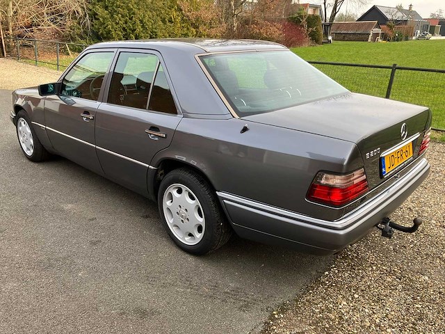 Mercedes-benz - e-klasse - 200 elegance - personenauto - afbeelding 17 van  18