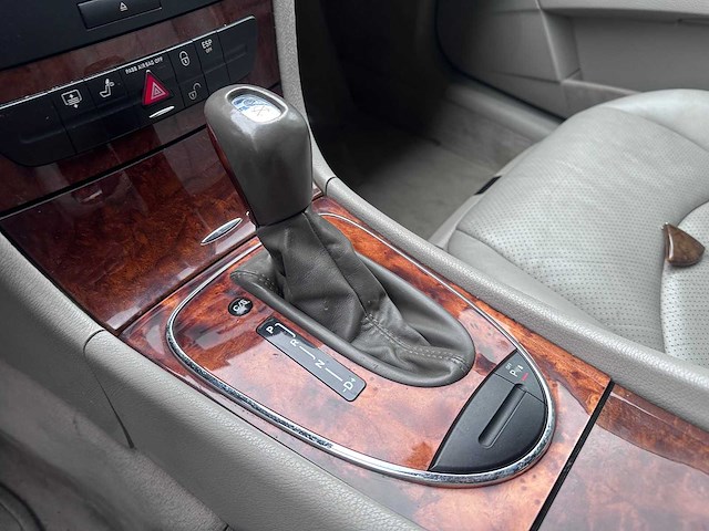 Mercedes-benz - e-klasse - 240 elegance 4-matic automaat- 97-jvp-2 - afbeelding 2 van  10