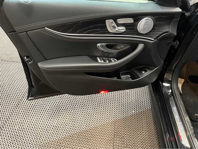 Mercedes-benz - e-klasse - 300 hybride diesel - business solution amg - personenauto - 2019 - afbeelding 22 van  33
