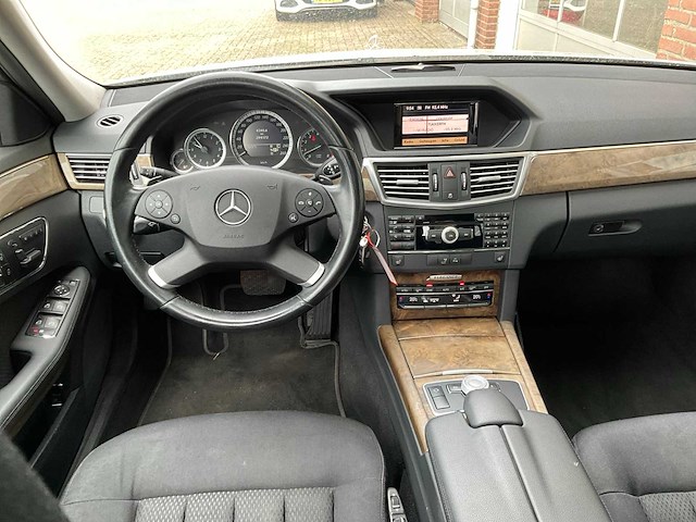 Mercedes-benz - e-klasse 350 cgi - personenauto - 2009 - afbeelding 4 van  28