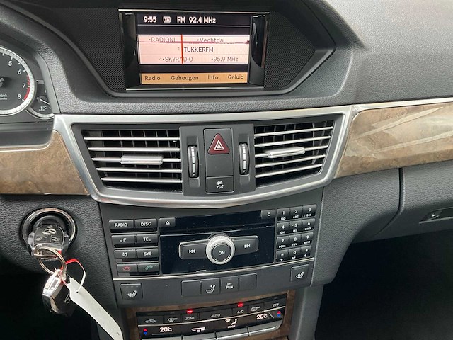 Mercedes-benz - e-klasse 350 cgi - personenauto - 2009 - afbeelding 10 van  28