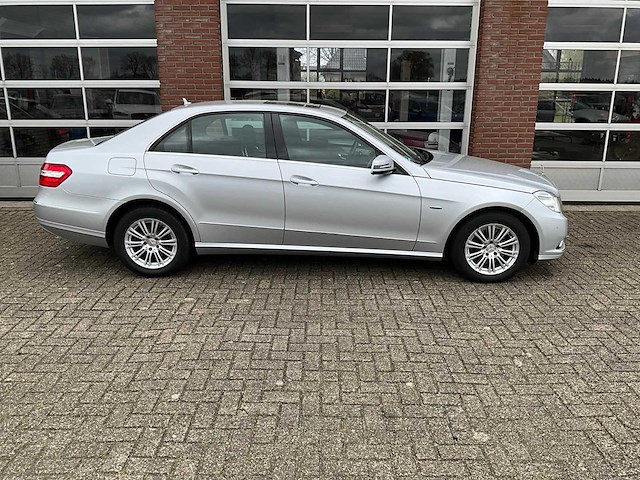 Mercedes-benz - e-klasse 350 cgi - personenauto - 2009 - afbeelding 22 van  28