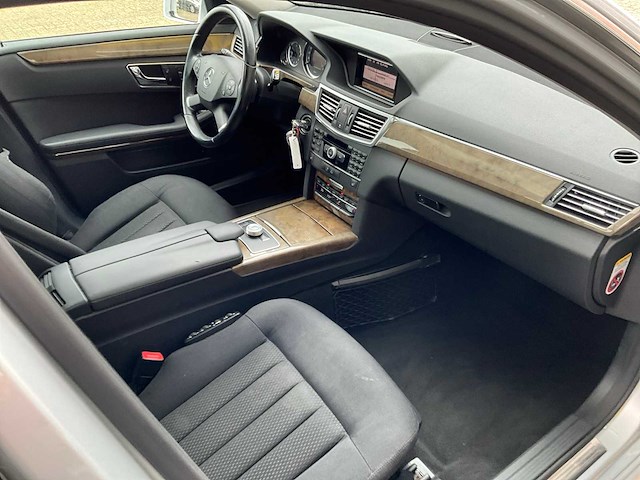 Mercedes-benz - e-klasse 350 cgi - personenauto - 2009 - afbeelding 3 van  12