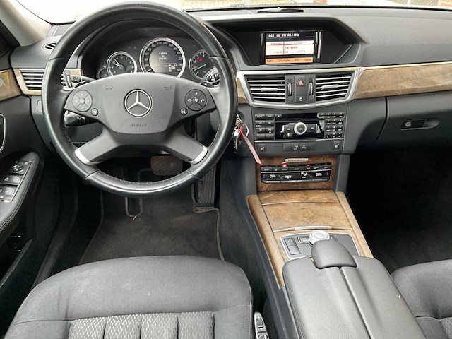 Mercedes-benz - e-klasse 350 cgi - personenauto - 2009 - afbeelding 4 van  23