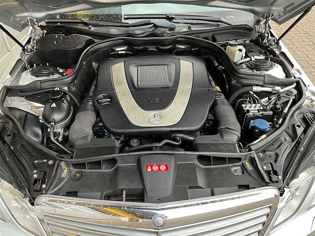 Mercedes-benz - e-klasse 350 cgi - personenauto - 2009 - afbeelding 12 van  23