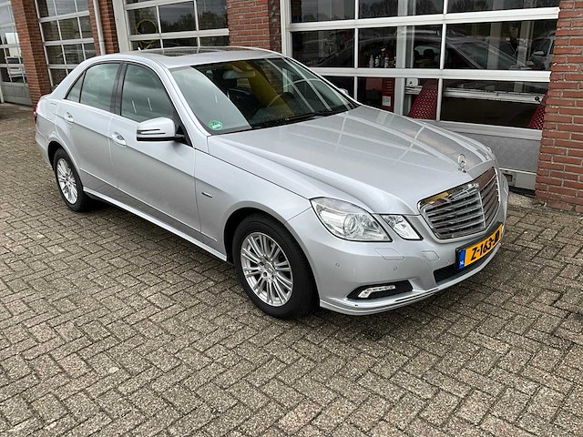 Mercedes-benz - e-klasse 350 cgi - personenauto - 2009 - afbeelding 8 van  23