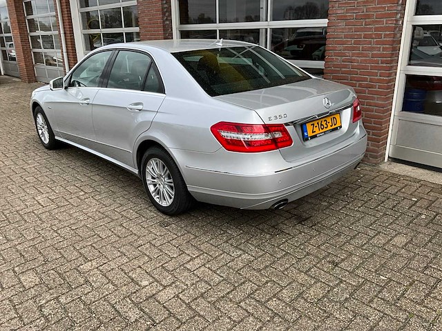 Mercedes-benz - e-klasse 350 cgi - personenauto - 2009 - afbeelding 21 van  23