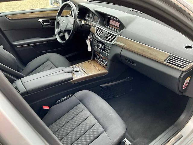 Mercedes-benz - e-klasse 350 cgi - personenauto - 2009 - afbeelding 6 van  30