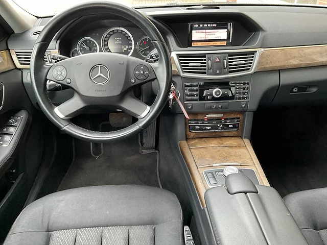 Mercedes-benz - e-klasse 350 cgi - personenauto - 2009 - afbeelding 7 van  30