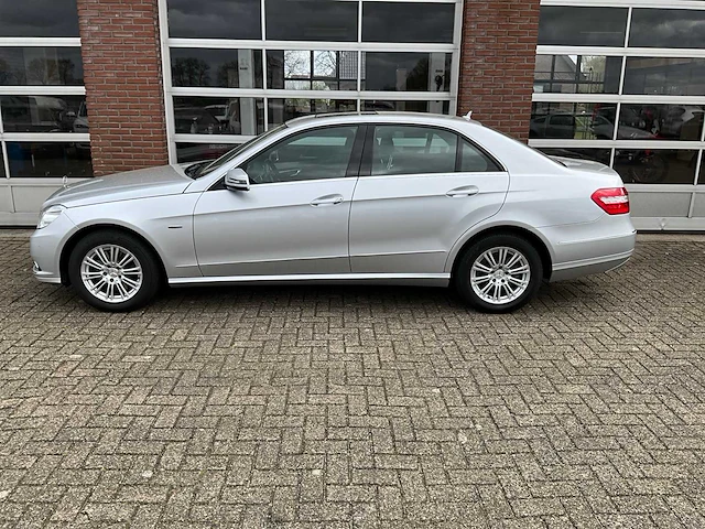 Mercedes-benz - e-klasse 350 cgi - personenauto - 2009 - afbeelding 27 van  30