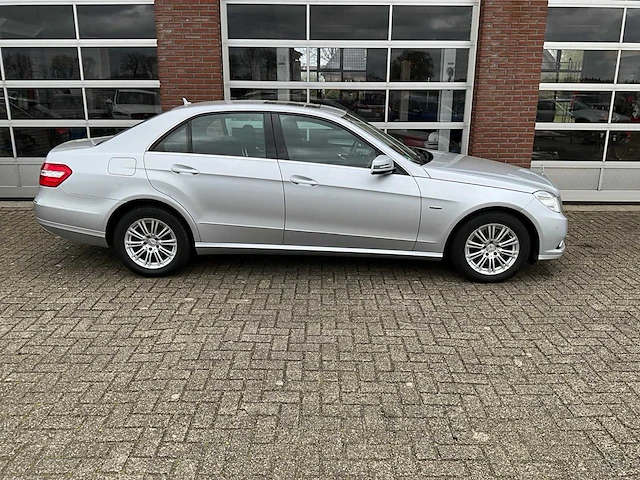 Mercedes-benz - e-klasse 350 cgi - personenauto - 2009 - afbeelding 5 van  9