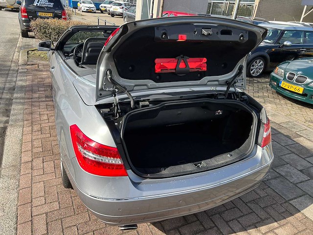 Mercedes-benz - e-klasse cabrio - 250 cgi avantgarde - 2011 - 87-pfj-1 - afbeelding 4 van  16