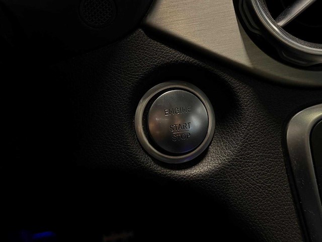 Mercedes-benz - gla-klasse - 180 d premium - car - 2018|rl-630-n|iaw - afbeelding 1 van  5