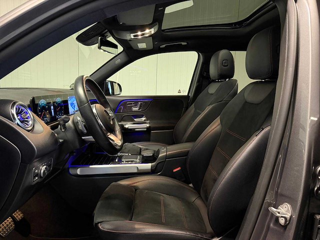 Mercedes-benz - glb - 200 bns solut. amg -p-977-lr- 2022 iaw - afbeelding 20 van  25