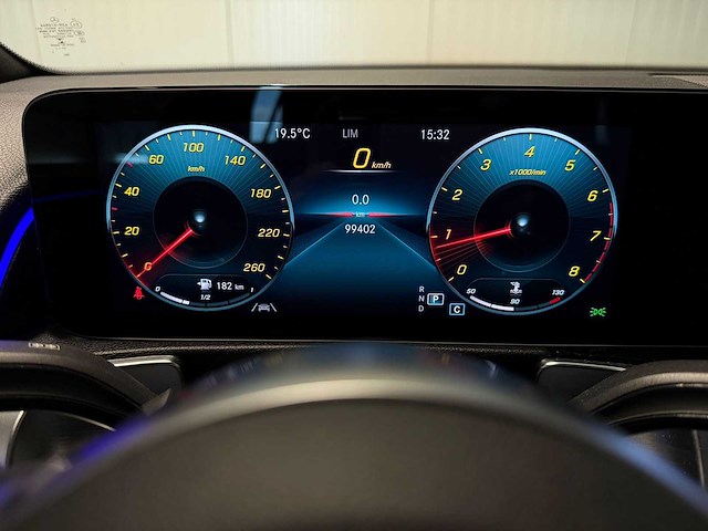 Mercedes-benz - glb - 200 bns solut. amg -p-977-lr- 2022 iaw - afbeelding 15 van  25