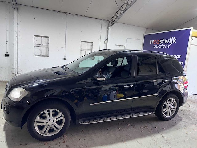 Mercedes-benz - m-klasse - 320 cdi - car - afbeelding 12 van  25