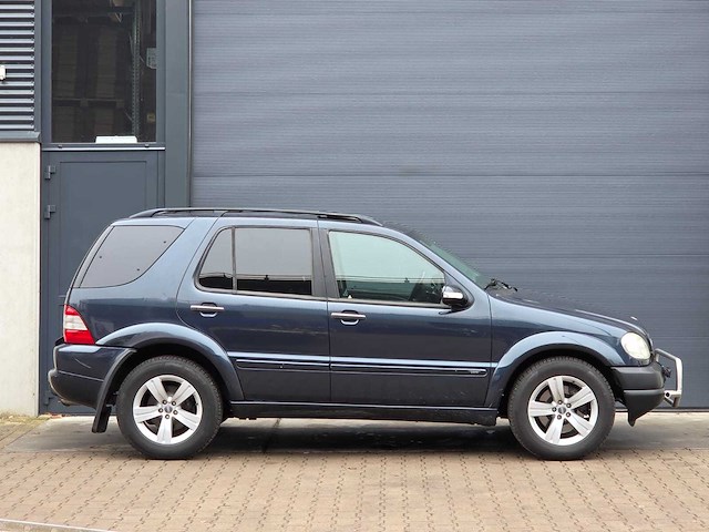 Mercedes-benz - m-klasse - 400 cdi - 205 van 400 limited - v8 - 02-lp-dr - 2002 - afbeelding 19 van  22