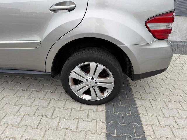 Mercedes-benz - m-klasse 350 - personenauto - 2005 - afbeelding 13 van  25