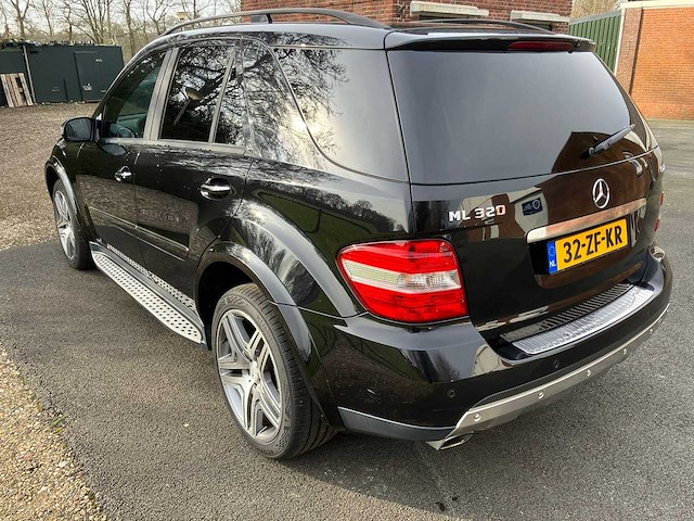 Mercedes-benz - ml suv - m-klasse - 320 cdi - personenauto - afbeelding 9 van  13