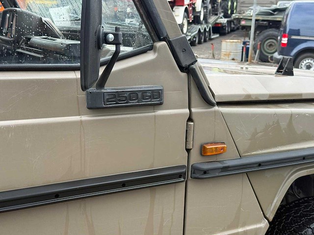 Mercedes benz - puch 250gd - cabrio - personenauto - afbeelding 6 van  14