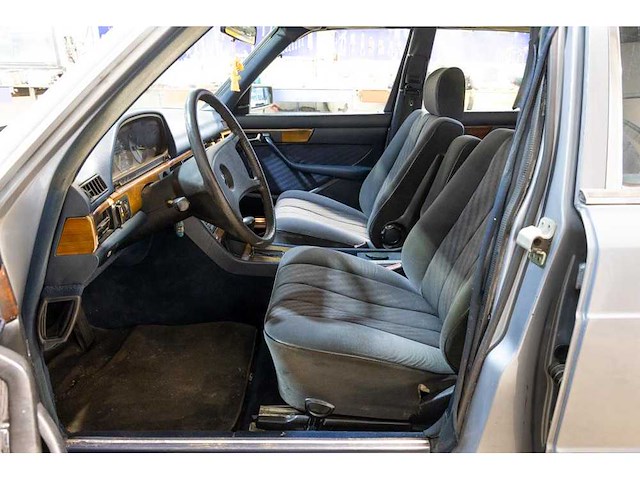 Mercedes-benz - s-klasse - classic cars >15 - afbeelding 10 van  21