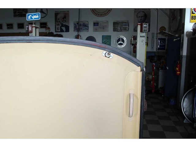 Mercedes benz - sl - 560 - car - 1986 - afbeelding 93 van  97