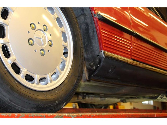 Mercedes benz - sl - 560 - car - 1986 - afbeelding 32 van  97