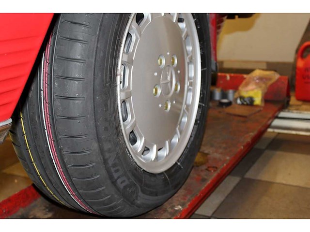 Mercedes benz - sl - 560 - car - 1986 - afbeelding 24 van  97