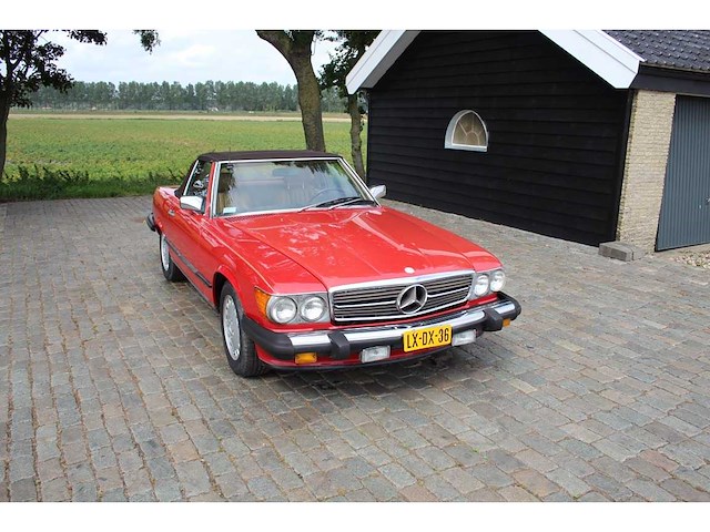 Mercedes benz - sl - 560 - car - 1986 - afbeelding 3 van  97