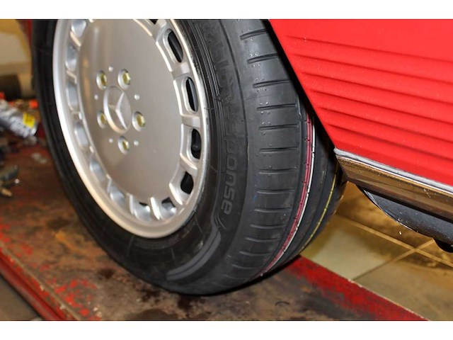 Mercedes benz - sl - 560 - car - 1986 - afbeelding 22 van  97