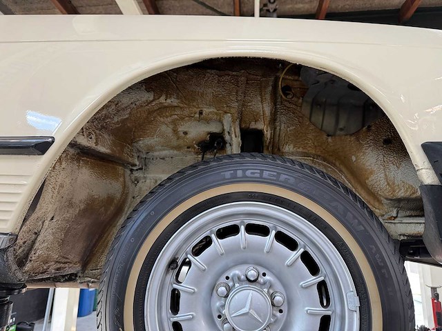 Mercedes-benz - sl-klasse - 380 sl - car - afbeelding 36 van  57