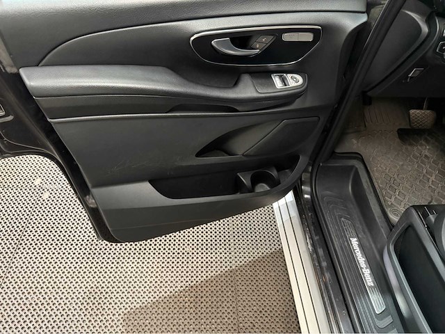 Mercedes-benz - v-klasse - v 220 - dubbel cabine -bedrijfswagen - 2015 - afbeelding 17 van  28