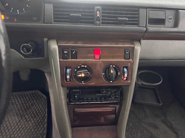 Mercedes-benz - w124 - 250 d - kbb-84-n- 1985 - afbeelding 1 van  14