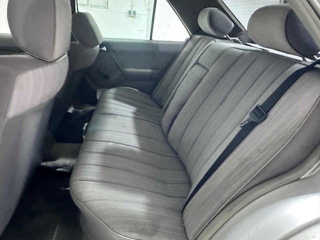 Mercedes-benz - w124 - 250 d - kbb-84-n- 1985 - afbeelding 4 van  14