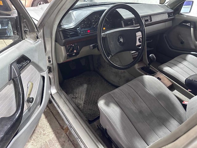 Mercedes-benz - w124 - 250 d - kbb-84-n- 1985 - afbeelding 11 van  14