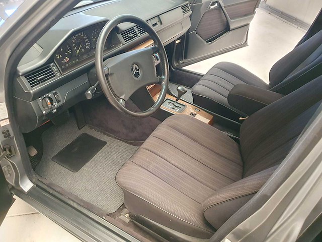 Mercedes-benz - (w124) combi - 300 te - personenauto - afbeelding 4 van  22