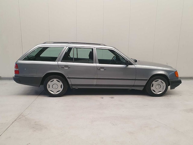 Mercedes-benz - (w124) combi - 300 te - personenauto - afbeelding 19 van  22