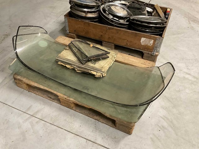 Mercedes benz 200d automatic rammen wieldoppen elektra lampen - afbeelding 4 van  6