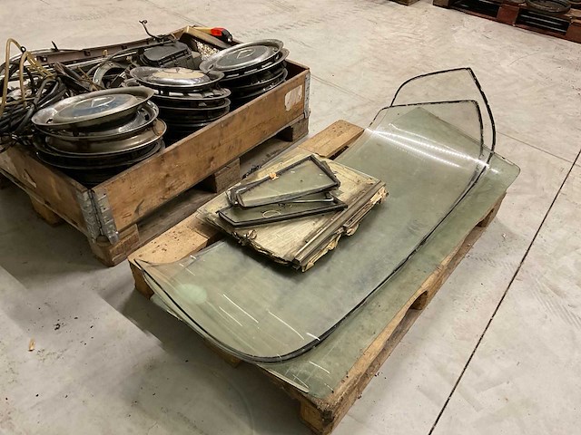 Mercedes benz 200d automatic rammen wieldoppen elektra lampen - afbeelding 5 van  6