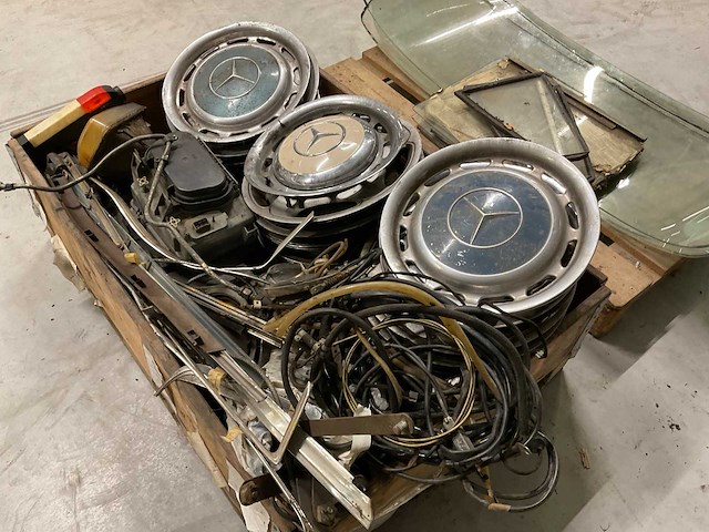 Mercedes benz 200d automatic rammen wieldoppen elektra lampen - afbeelding 6 van  6