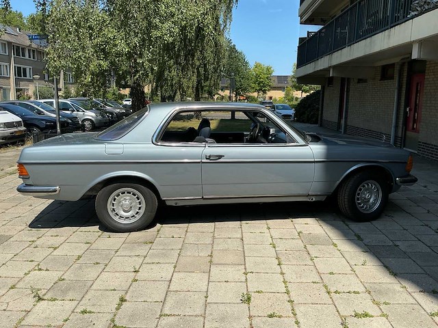 Mercedes-benz 230ce oldtimer - afbeelding 2 van  40