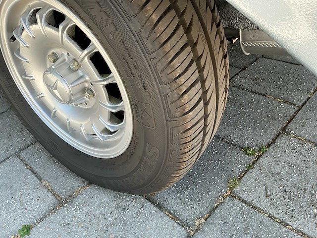 Mercedes-benz 230ce oldtimer - afbeelding 9 van  40