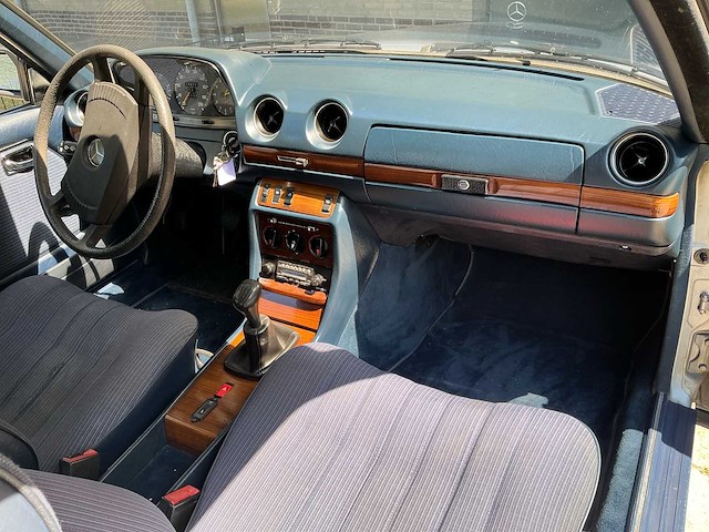 Mercedes-benz 230ce oldtimer - afbeelding 10 van  40