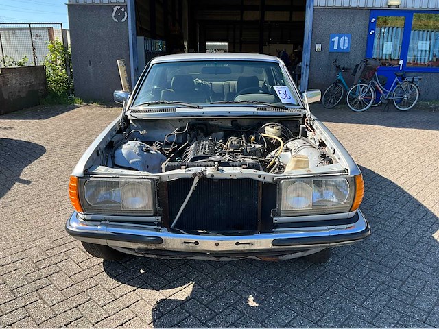 Mercedes-benz 230ce personenauto - afbeelding 7 van  17