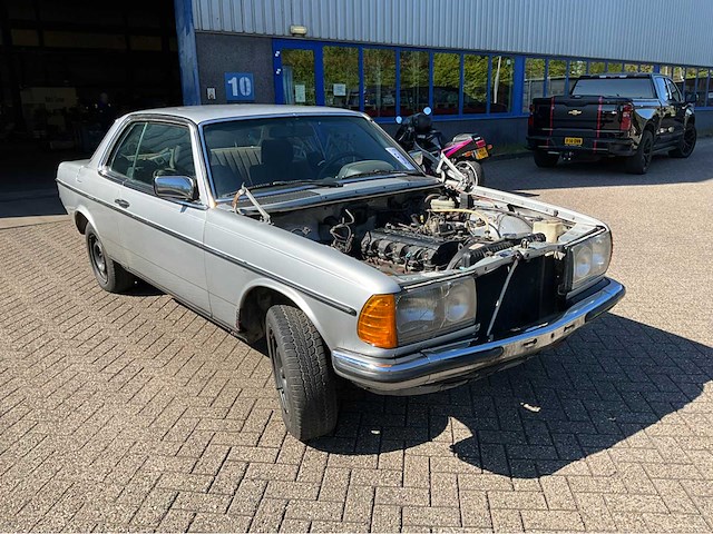 Mercedes-benz 230ce personenauto - afbeelding 13 van  17
